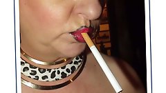 Old businesswoman is fingering her cunt