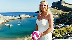 Older momma wants to tease you