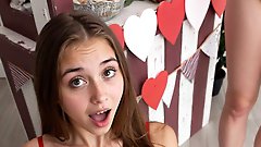 An American housewife who is in her prime is fingering herself.