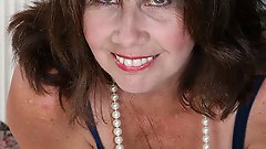 Mature housewive gets very wet