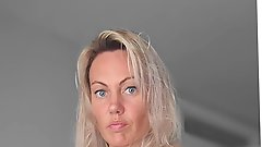 Shocking mature housewife is posing seminaked